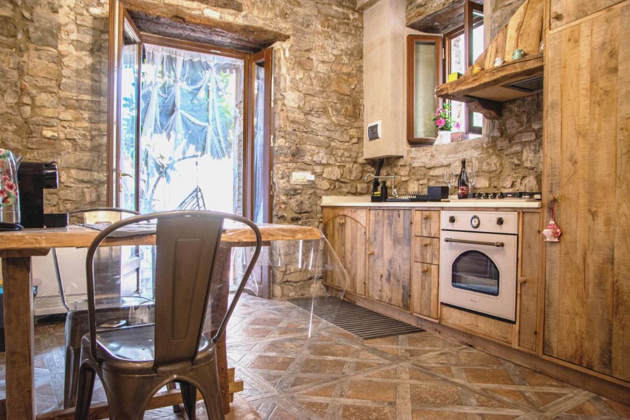Appartamento Il Nido Di Matilde _Monolocale Design Sul Fiume_ Rossena Esterno foto